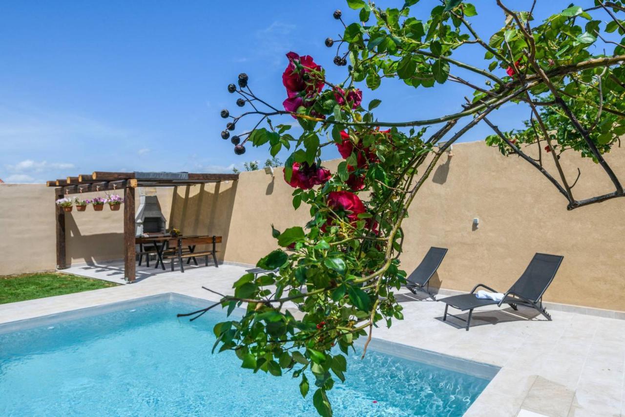 Holiday House Boky Vodnjan Esterno foto