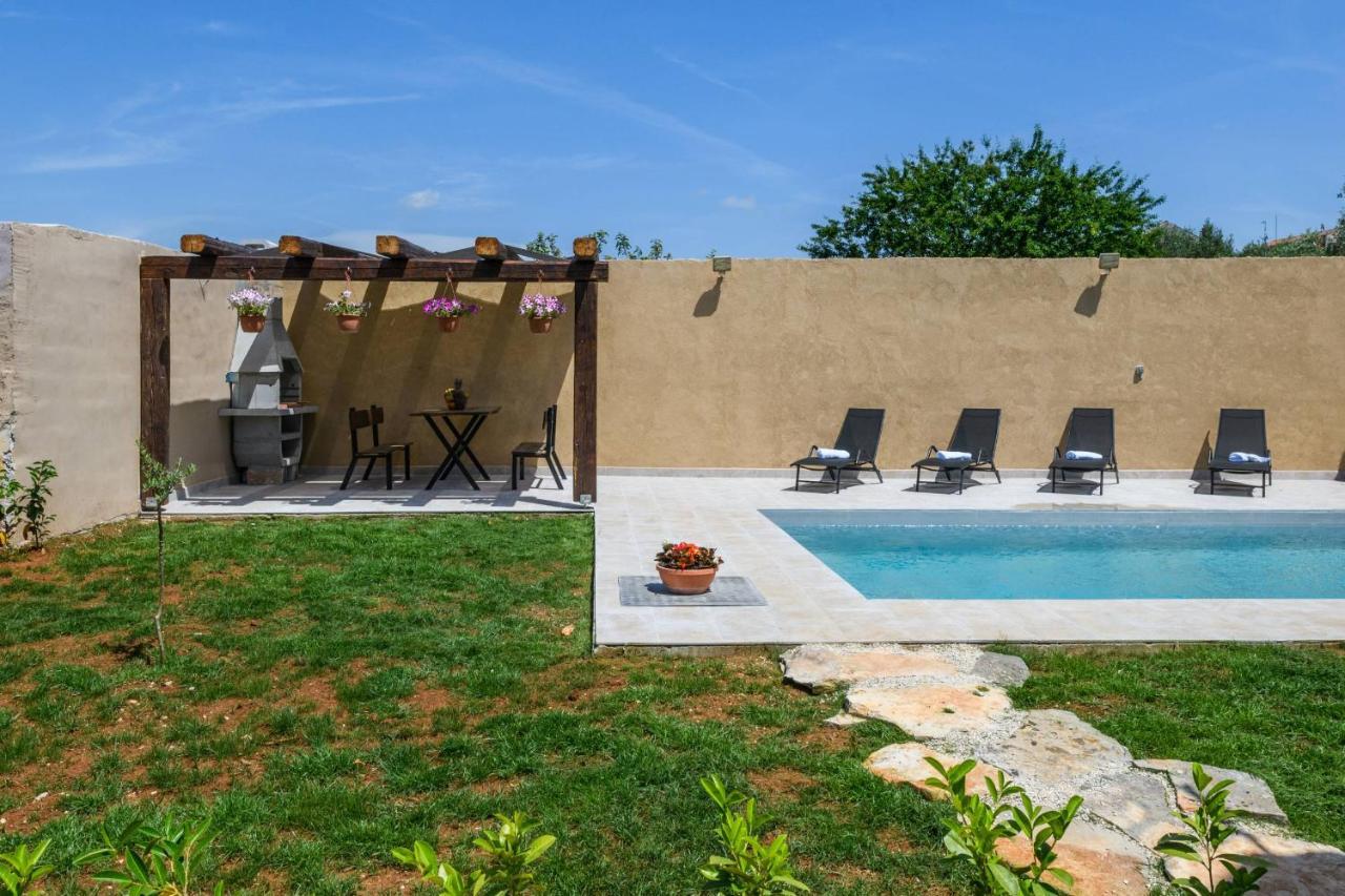 Holiday House Boky Vodnjan Esterno foto
