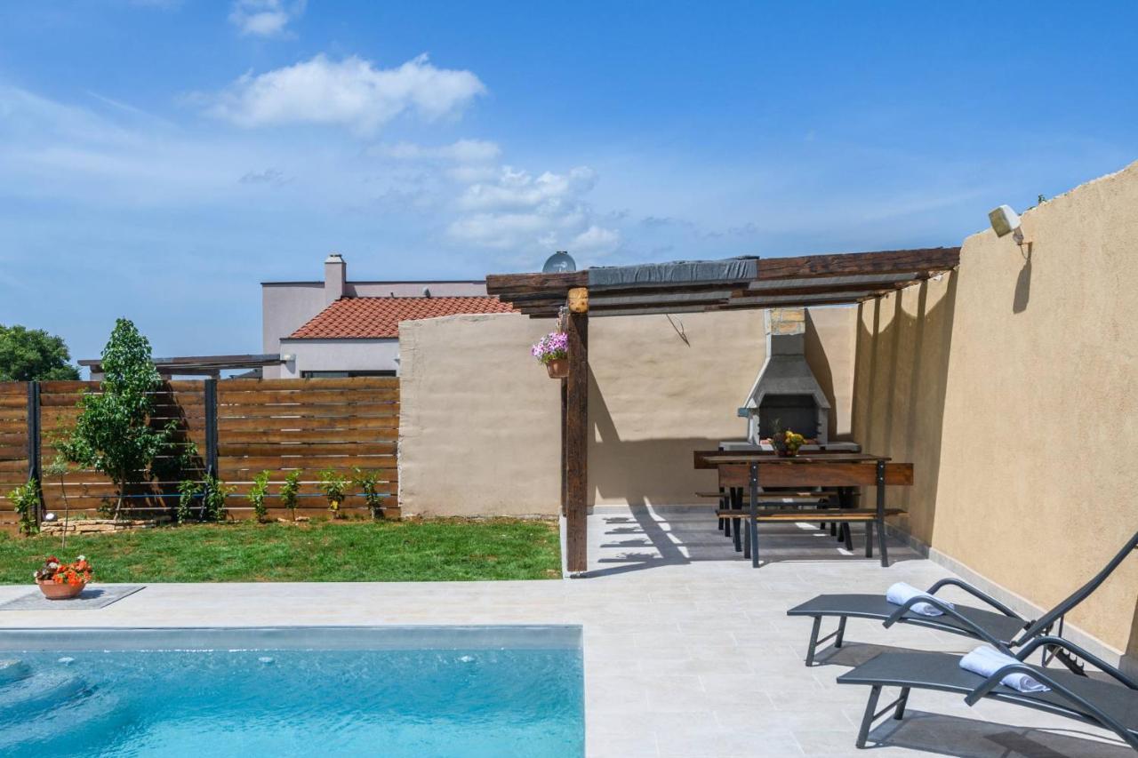 Holiday House Boky Vodnjan Esterno foto