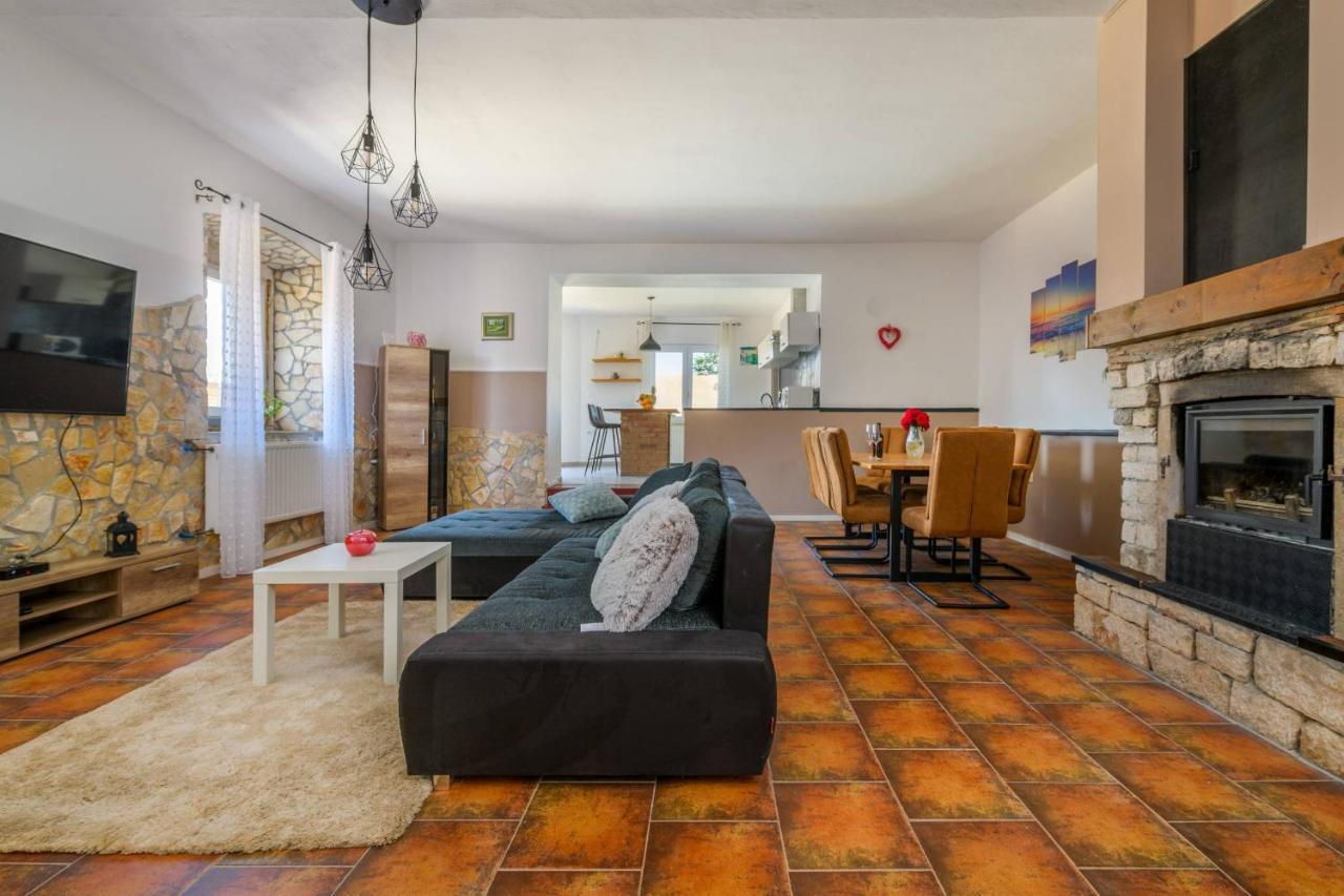 Holiday House Boky Vodnjan Esterno foto
