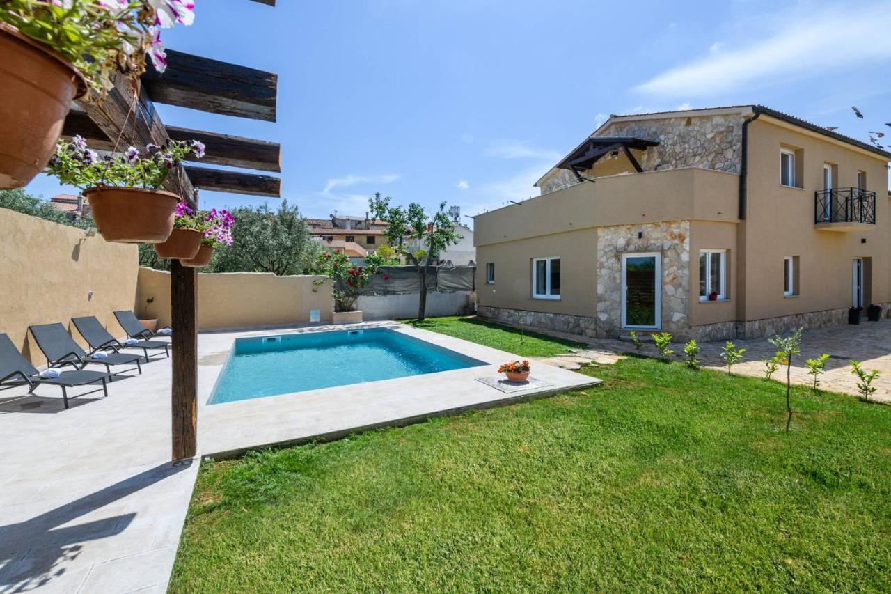 Holiday House Boky Vodnjan Esterno foto