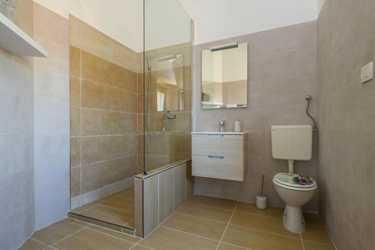 Holiday House Boky Vodnjan Esterno foto