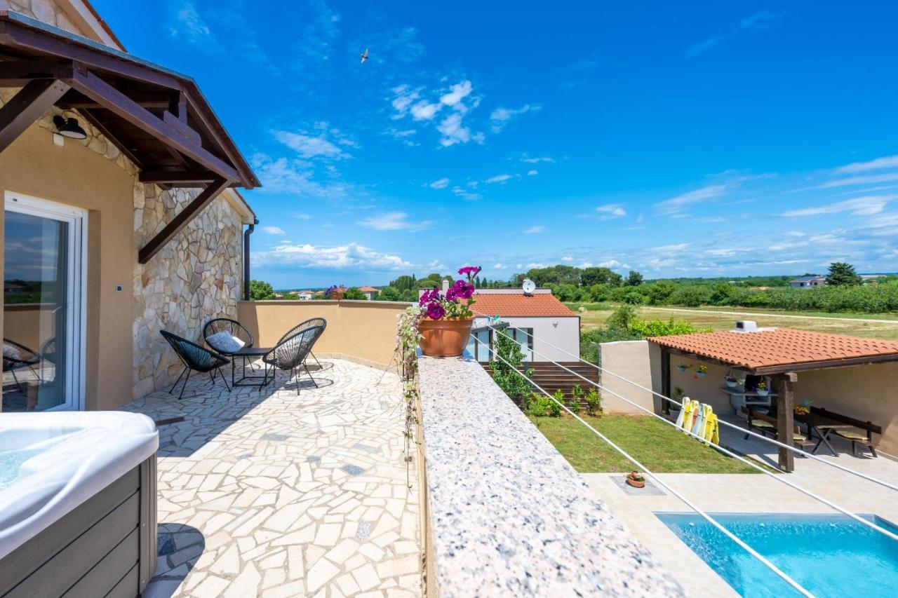 Holiday House Boky Vodnjan Esterno foto